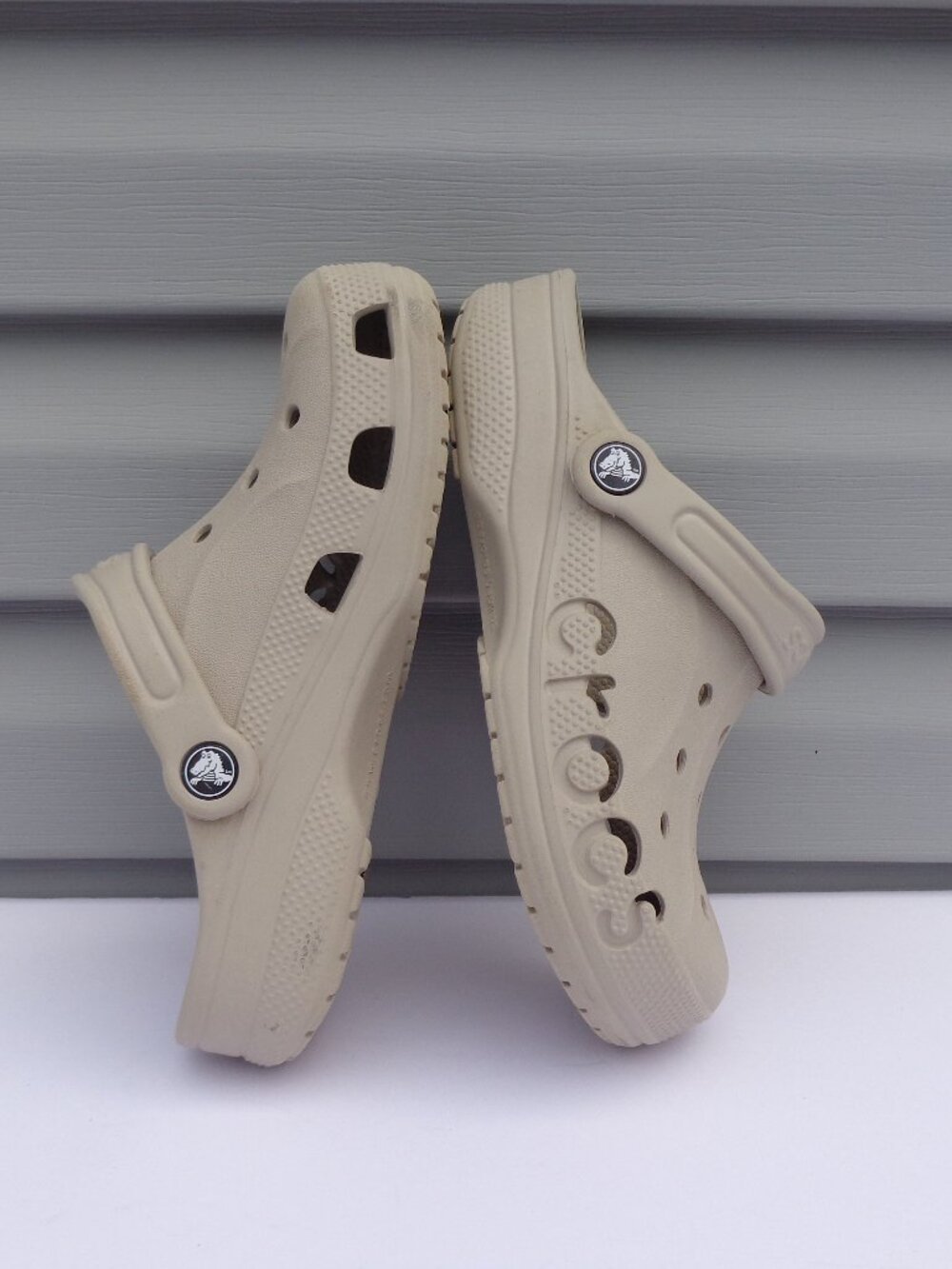 Crocs Baya Unisex Adult Clogs Beige Tan Sandals Size Men's 4  Women's 6 - Picture 3 of 5